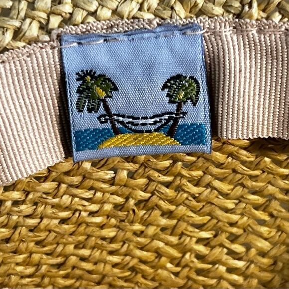 Woman’s Wide Brimmed Hat Straw Hat fringed Edge - Picture 4 of 4